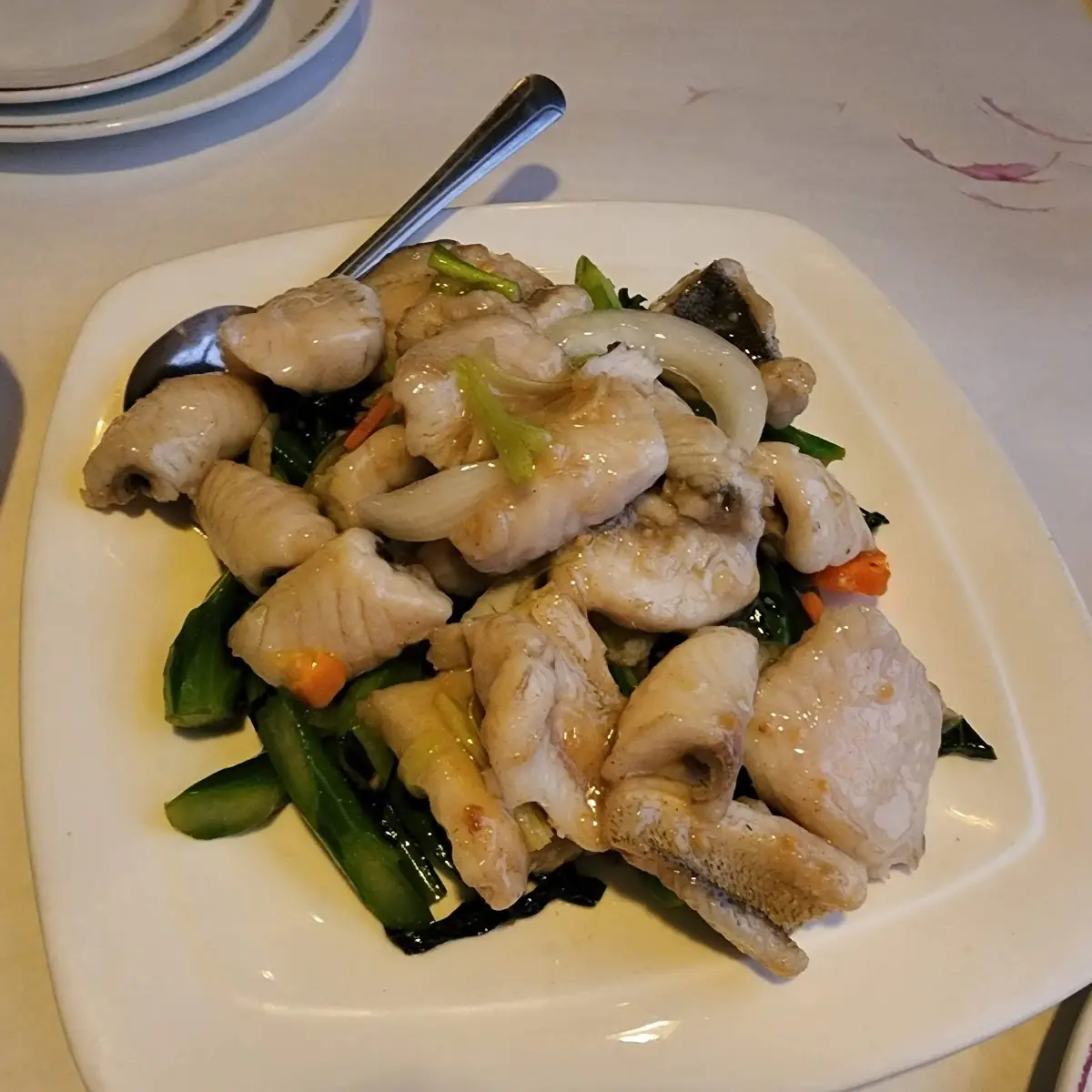 Snow Pea Leaves with Garlic Source 祘茸豆苗